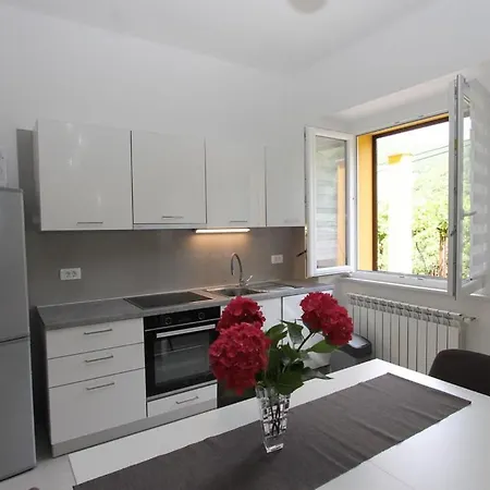 Apartment L Rasa