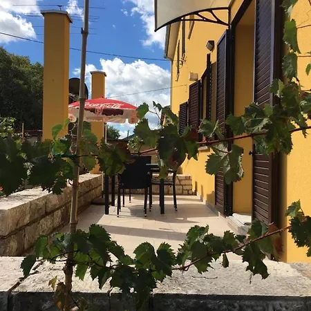 Apartment L Rasa