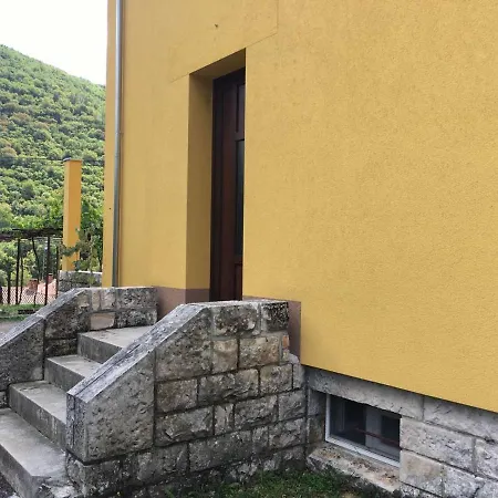 L Apartment *